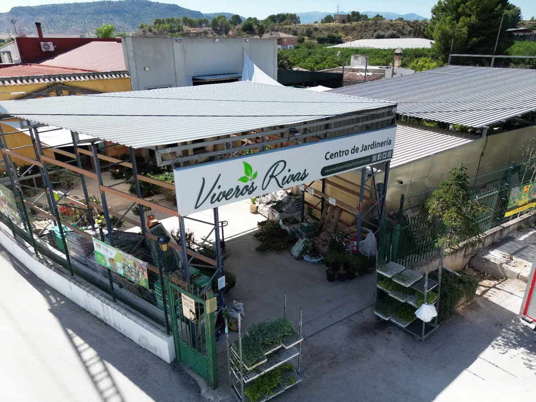 Vista aérea de Viveros Rivas, centro de jardinería en Mula